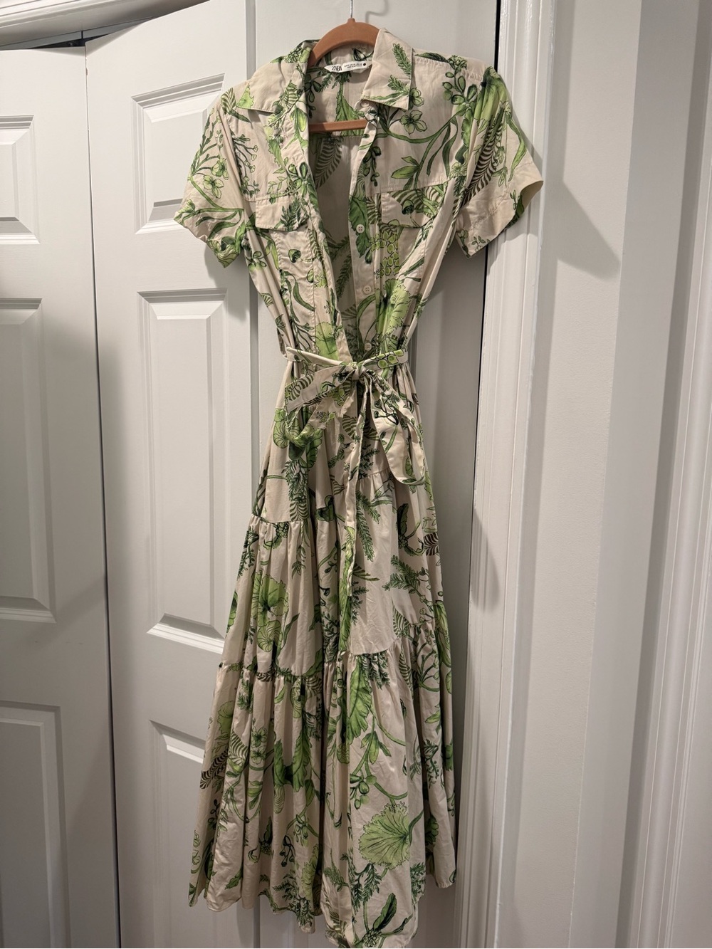 Zara woman ZW shirt dress collection. Cream and Green Botanical Tie-Waist dress